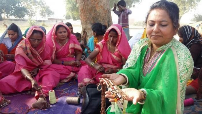 काशी के गांवों में मोदी के स्टार्टअप इंडिया को साकार करतीं एक फैशन डिजाइनर, महिलाओं को बना दिया आत्मनिर्भर
 
